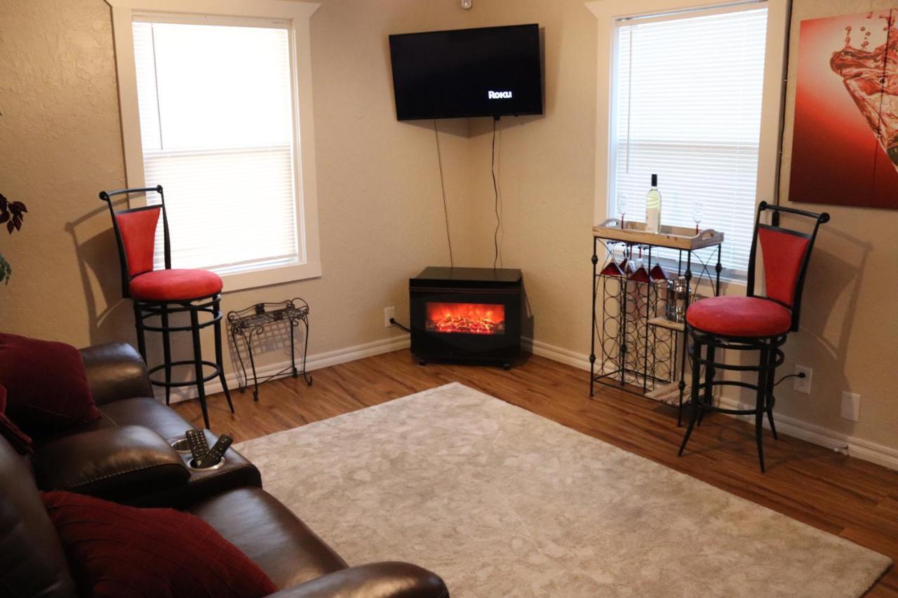 Charming 2 Bedroom Retreat Minutes From Downtown Tulsa Luaran gambar