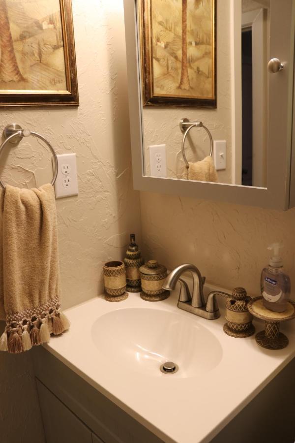 Charming 2 Bedroom Retreat Minutes From Downtown Tulsa Luaran gambar